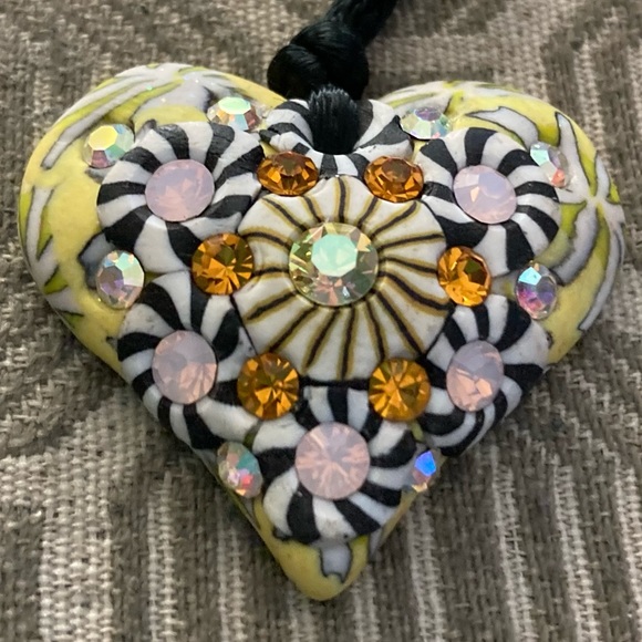 Billie Beads Heart Shaped Crystal Pendant Necklace - Picture 2 of 6